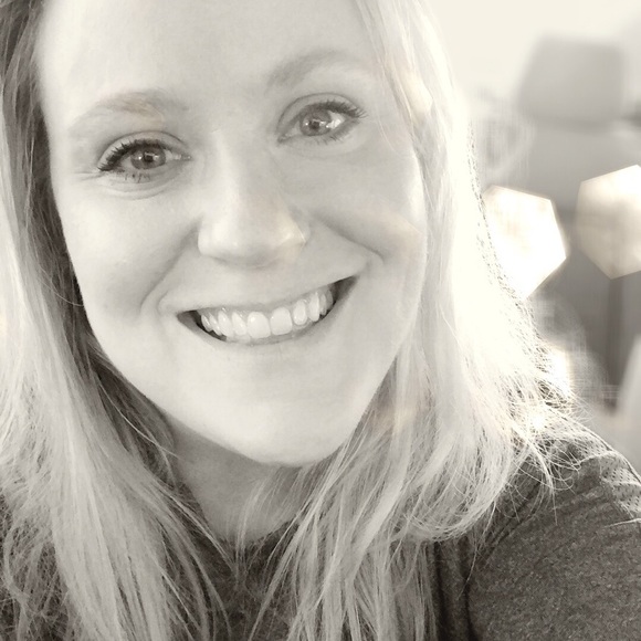 Meet your Posher, Laura - Picture 3 of 7